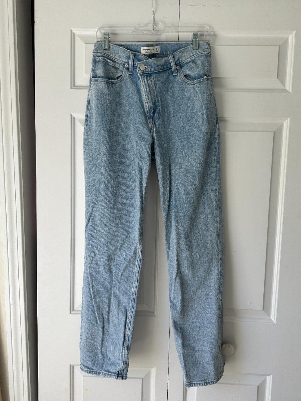 Abercrombie & Fitch The '90s Straight Ultra High Rise Asymmetrical Jeans in 29